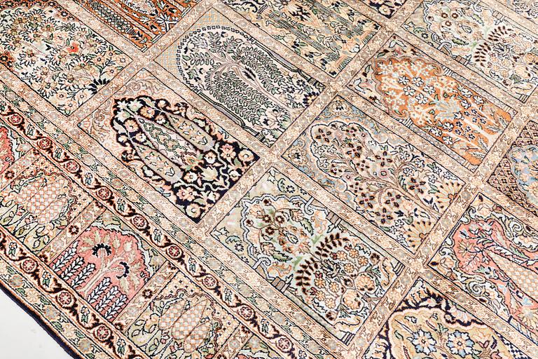 Matta, silke Kashmir, ca 316 x 213 cm.