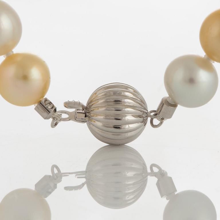 Pärlcollier med odlade Söderhavspärlor lås 18K vitguld.