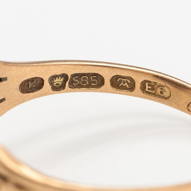 A 14K gold ring with a hematit. Turku 1934.