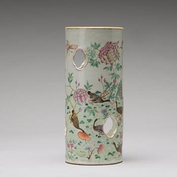 A famille rose lantern/hatstand, Qing dynasty, circa 1900.