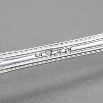 PARTI SILVER, 19 delar, silver, bland annat av modell "Olga", 1900-talets första hälft. Vikt ca 930 gram.