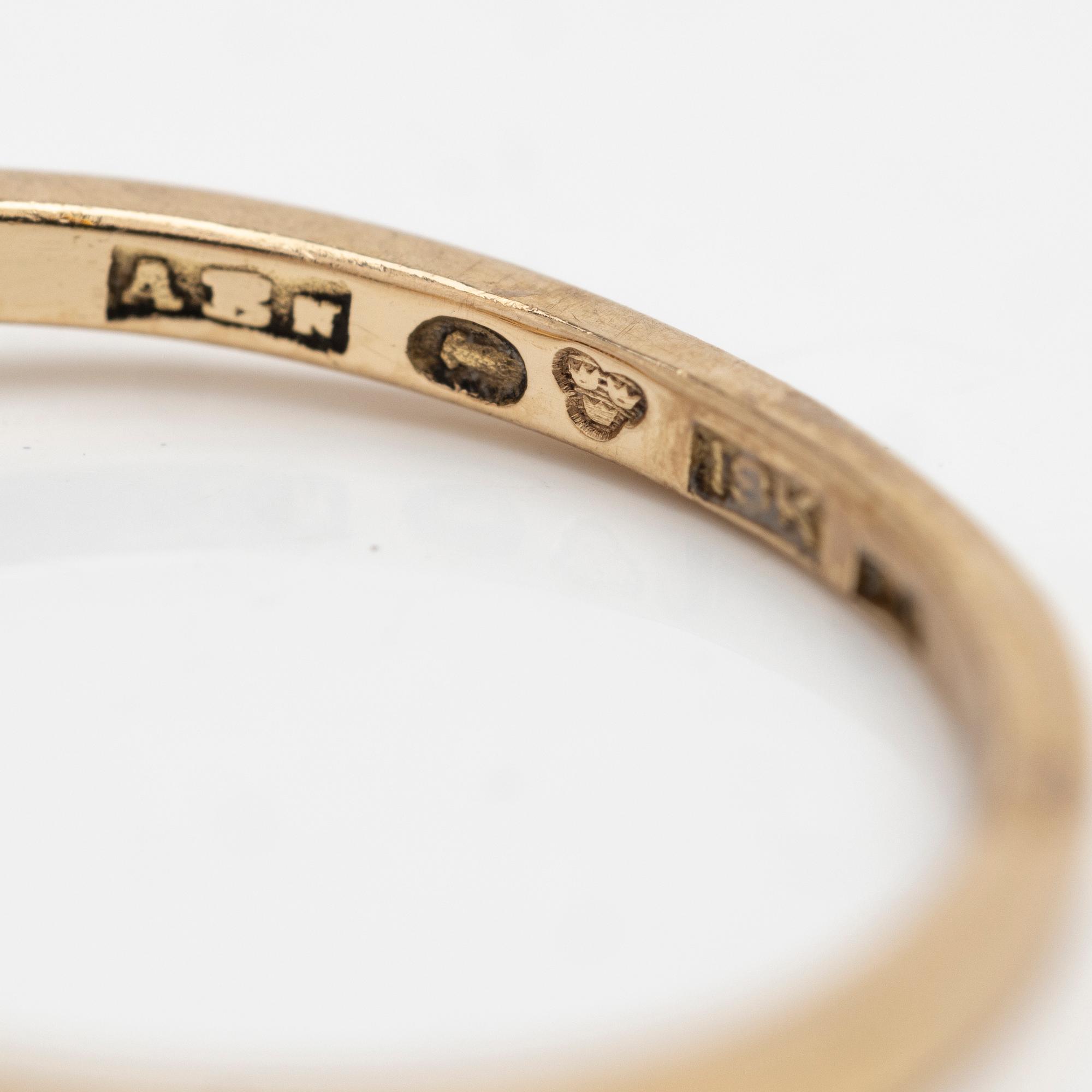 18K gold ring with a cultured pearl and diamonds, Axel Bergman Stockholm 1958.