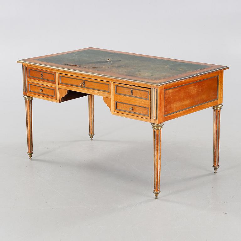 A writing desk, made around year 1900.