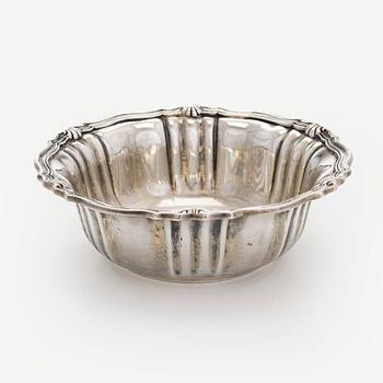 An Italian 1950s sterling silver bowl, retailer Pitochi, Rome, with Soviet import mark.