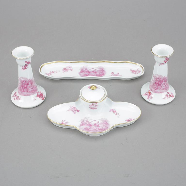 SKRIVBORDSSET, 4 delar, porslin, Beyer & Bock, 1900-tal.