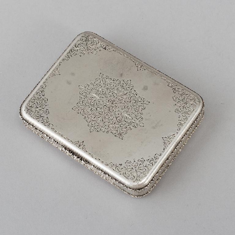 An Intalian 20th century silver snuff-box, marked M Buccellati, Milano - Roma- Firenze.