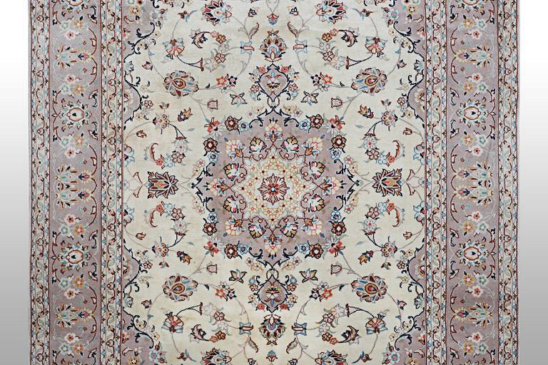 A carpet, Kashan, ca 292 x 202 cm.