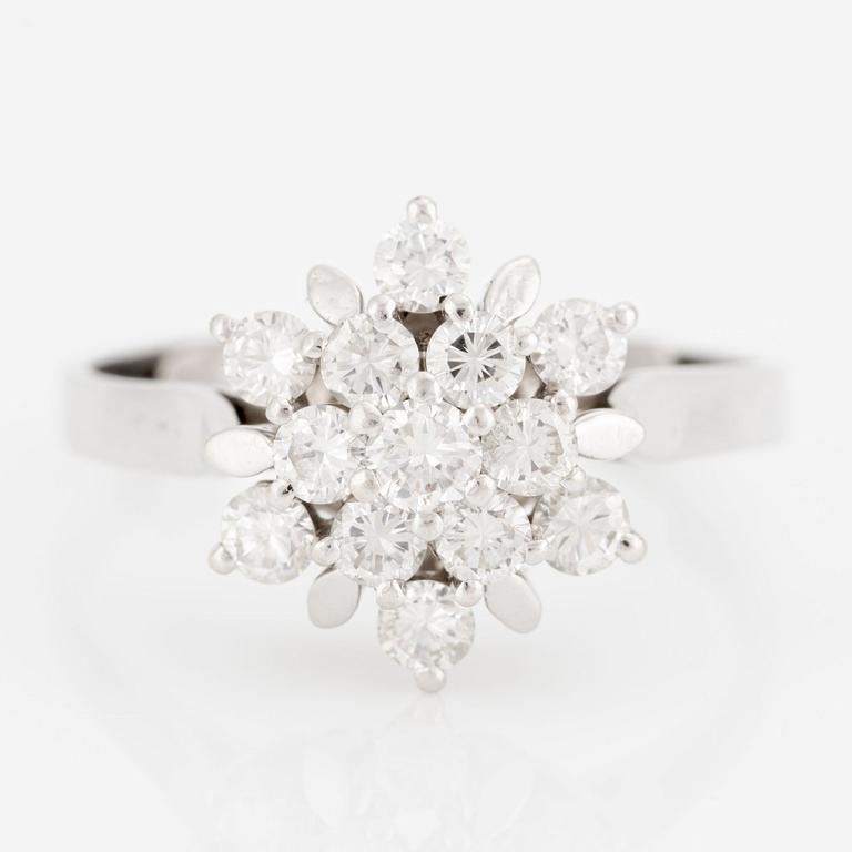 Ring, 18K white gold cluster with brilliant-cut diamonds.