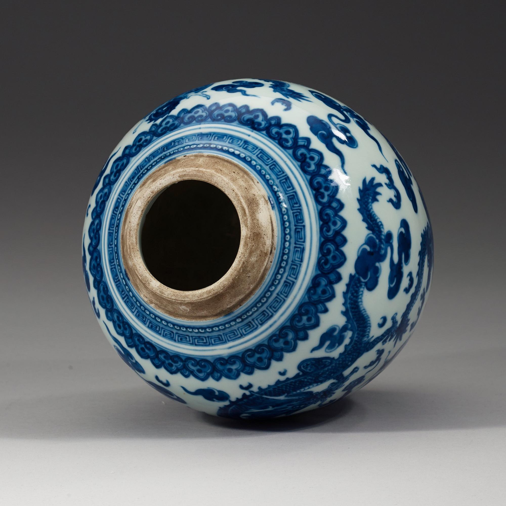 URNA, porslin. Qingdynastin, Qianlong (1736-95).