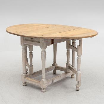 A gate leg table 18th/19th century.