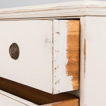 An early 19th-century chest of drawers.