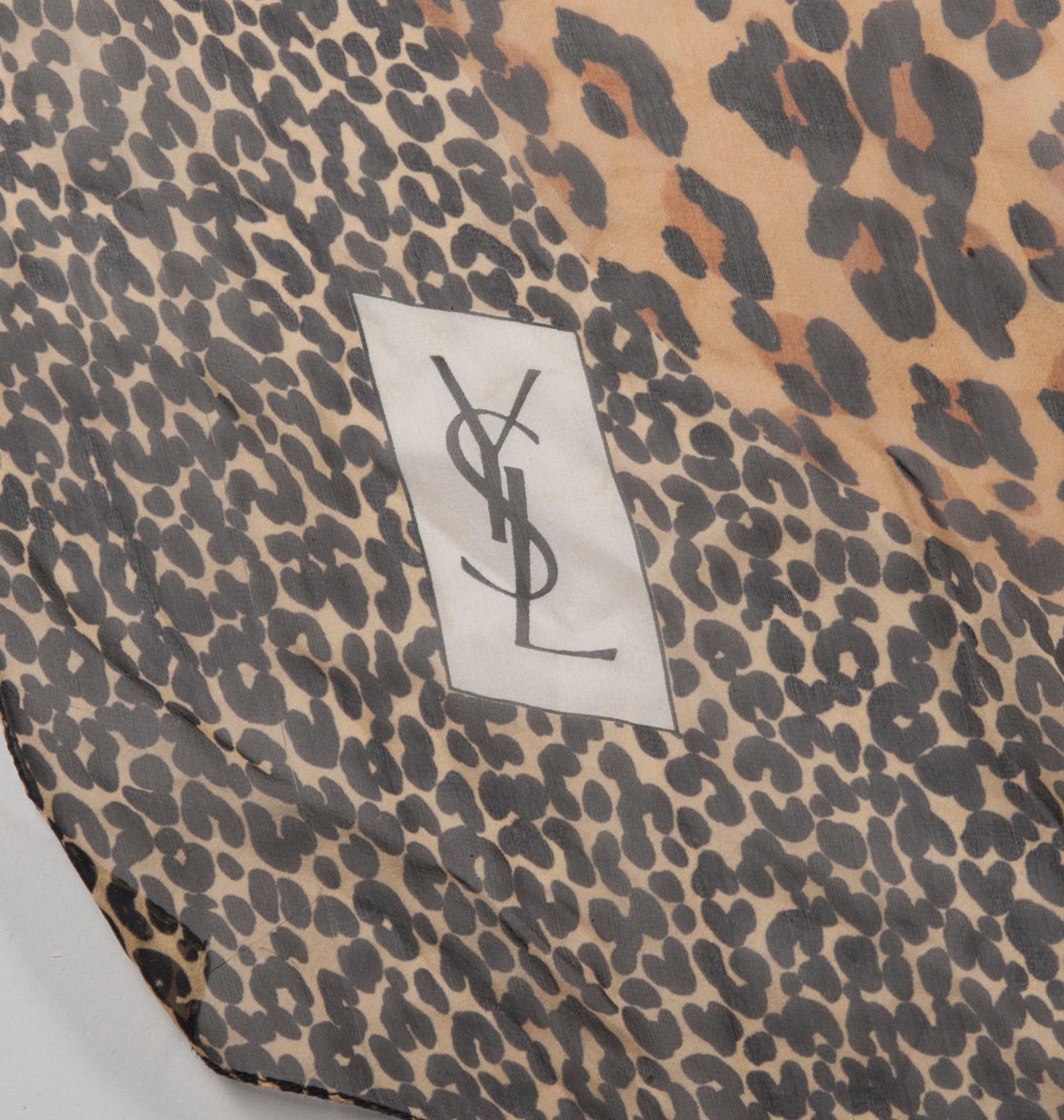 SCARF, Yves Saint Laurent.