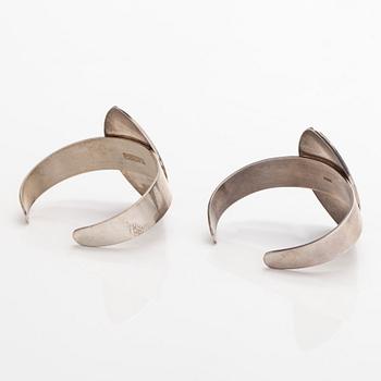 Pekka Piekäinen, rannekorut, 2 kpl, hopea, emali, Platinoro 2007.