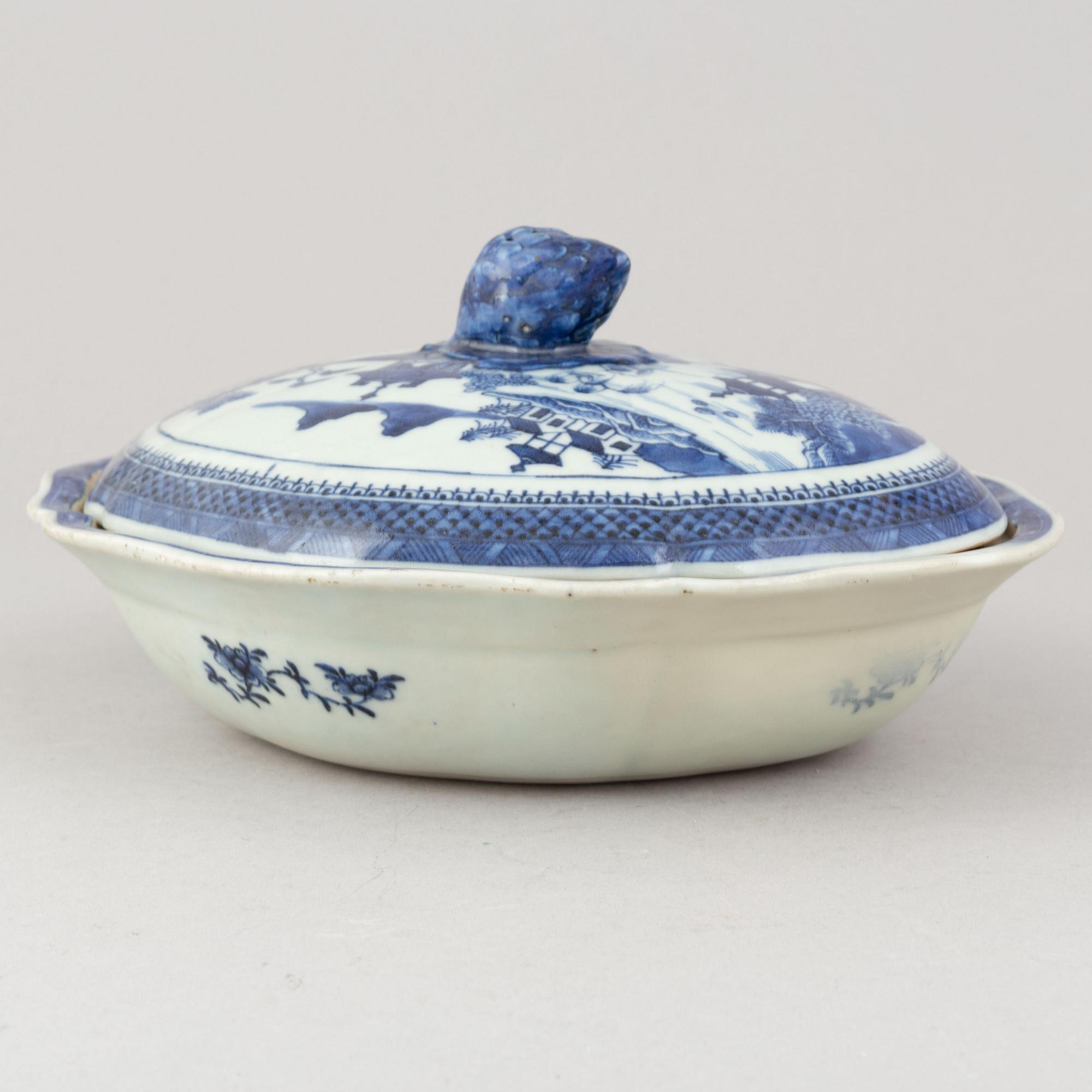 Parti porslin, Kina, sju delar, 1600, 1800, samt 1900-tal.