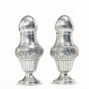 Sockerruskor, ett par, silver, Tyskland, omkring 1900. Vikt ca 302 gram.