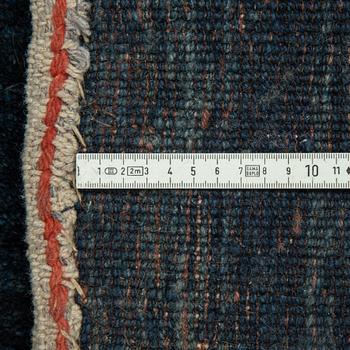 A carpet, oriental, ca 284 x 180 cm.