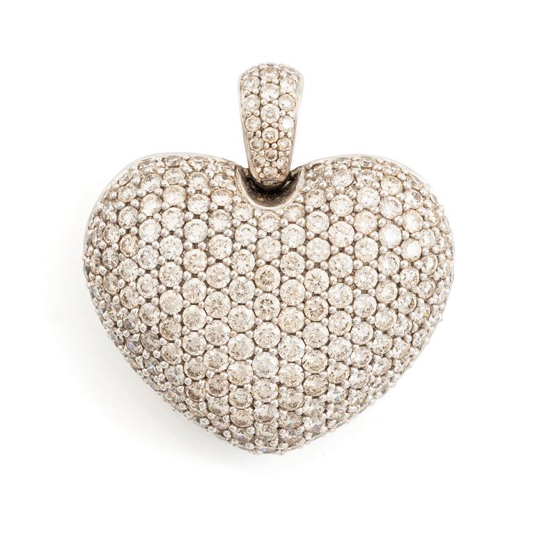 Hänge i form av ett hjärta 18K vitguld med runda briljantslipade diamanter.