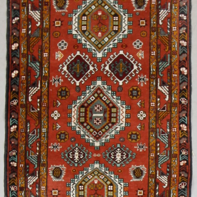 MATTA, orient, ca 296 x 80 cm.