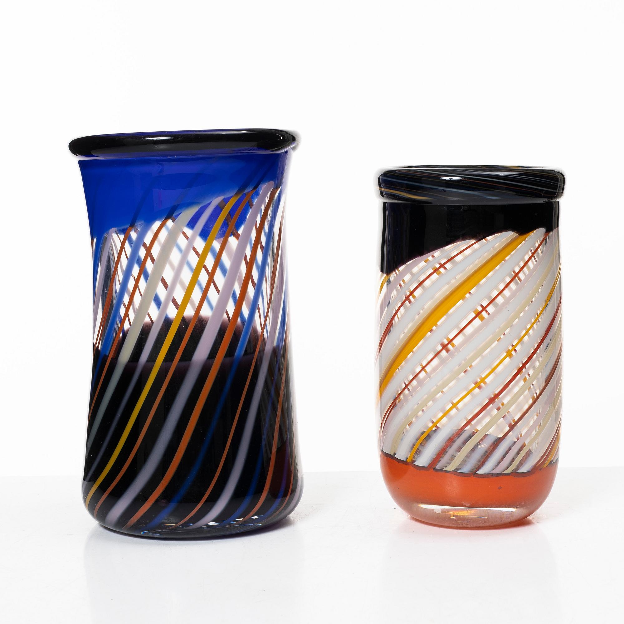 Erik Höglund, vaser, 2 st, Studioglas, Strömbergshyttan, 1988-89.