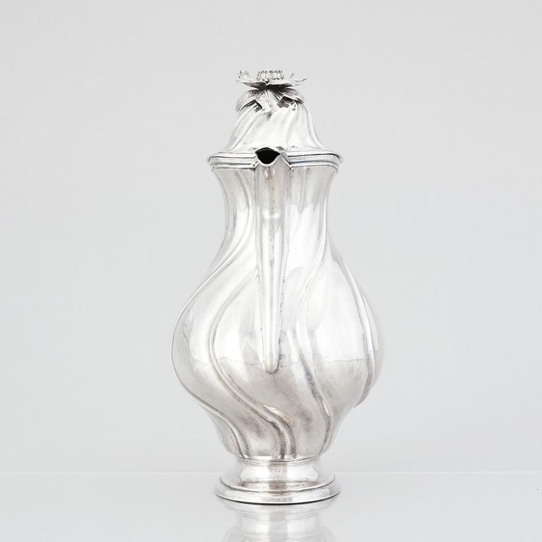 Petter Lund, kaffekanna, silver, Stockholm 1761. Rokoko.