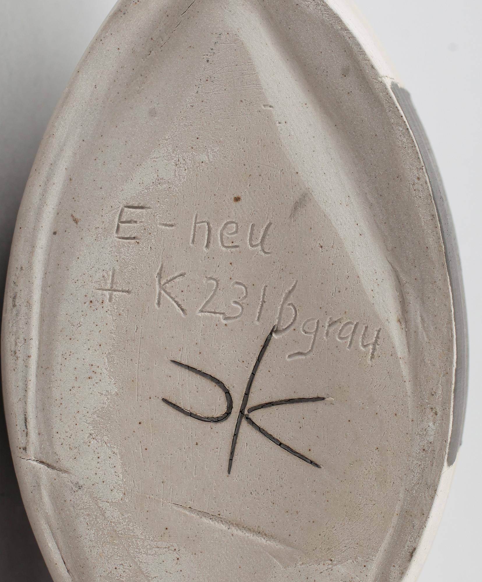 VASER, 2 st OCH LOCKURNA, keramik, otydligt signerade, 1900-talets andra hälft.