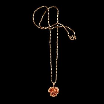 HÄNGE OCH KEDJA, 18K guld, hänge märkt Theresia Hvorslev, Mema 1976. Total vikt ca 9 g.