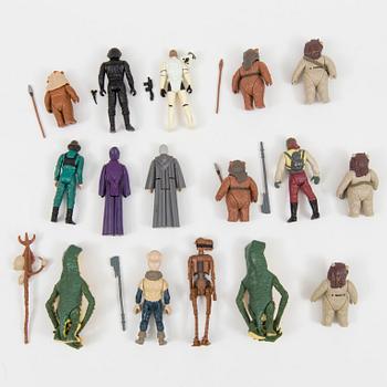 Sixteen Star Wars action figures by Kenner 1985.