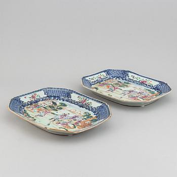 A pair of famille rose serving dishes, Qing dynasty, Qianlong (1736-95).