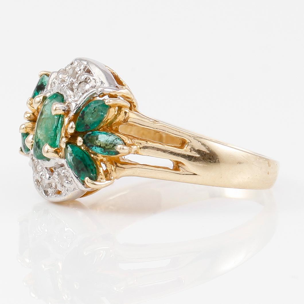 RING, 14K guld, smaragder tot ca 1.45 ct. och mindre diamanter.