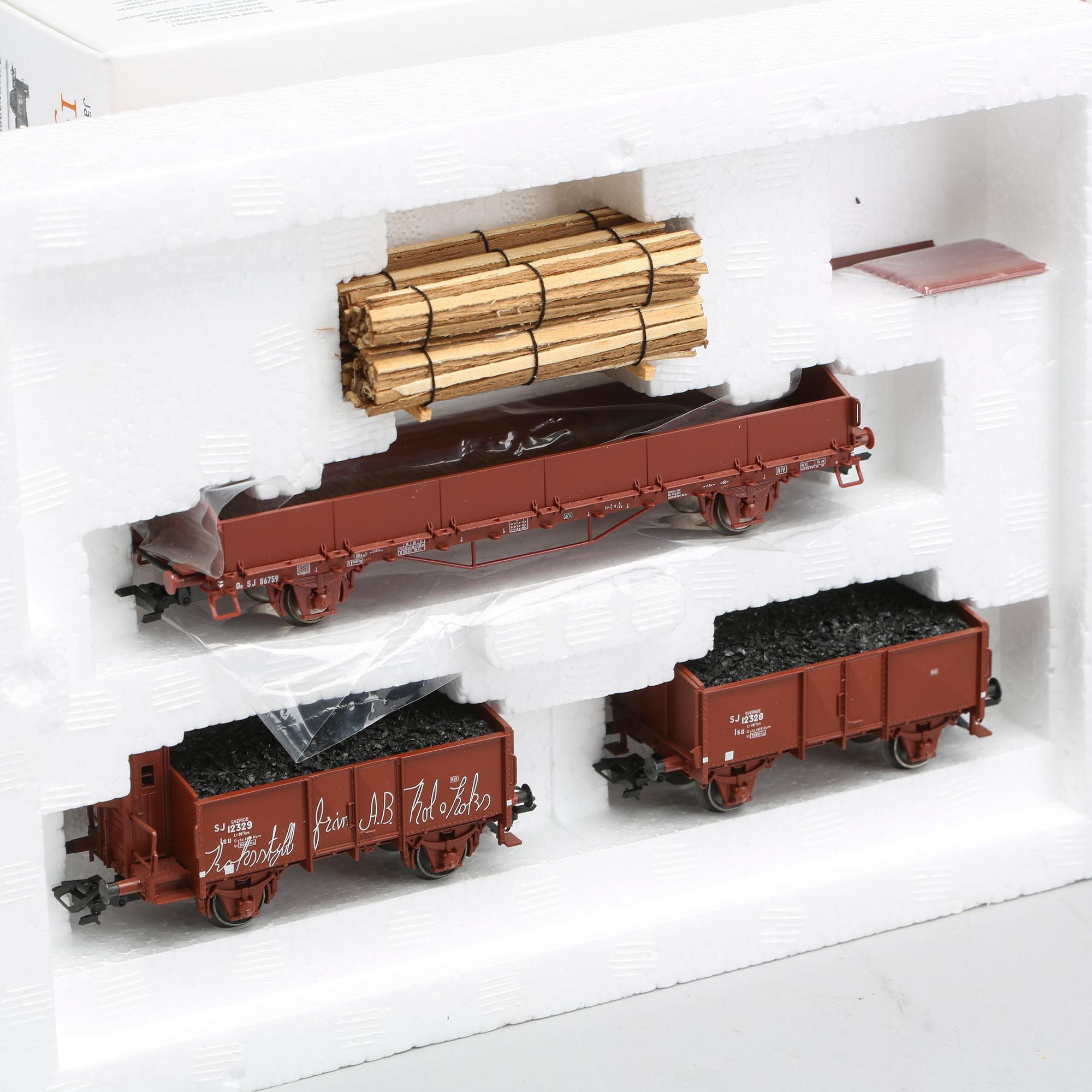 LOK 1 st, VAGNAR 8 st, samt STOLPVAGN MED LASTBIL, HO Märklin 37134, 46038, 46044, 46361,