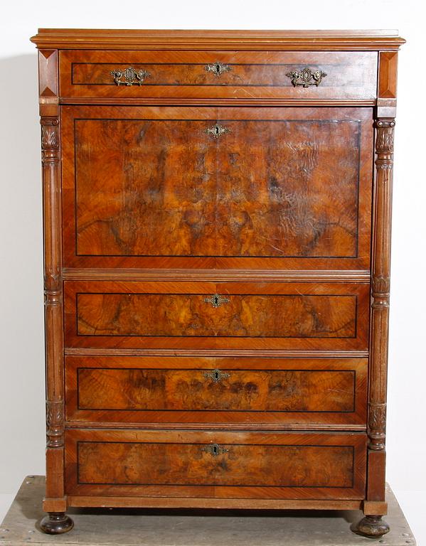 CHIFFONJÉ, nyrenässans, 1800-talets senare del.