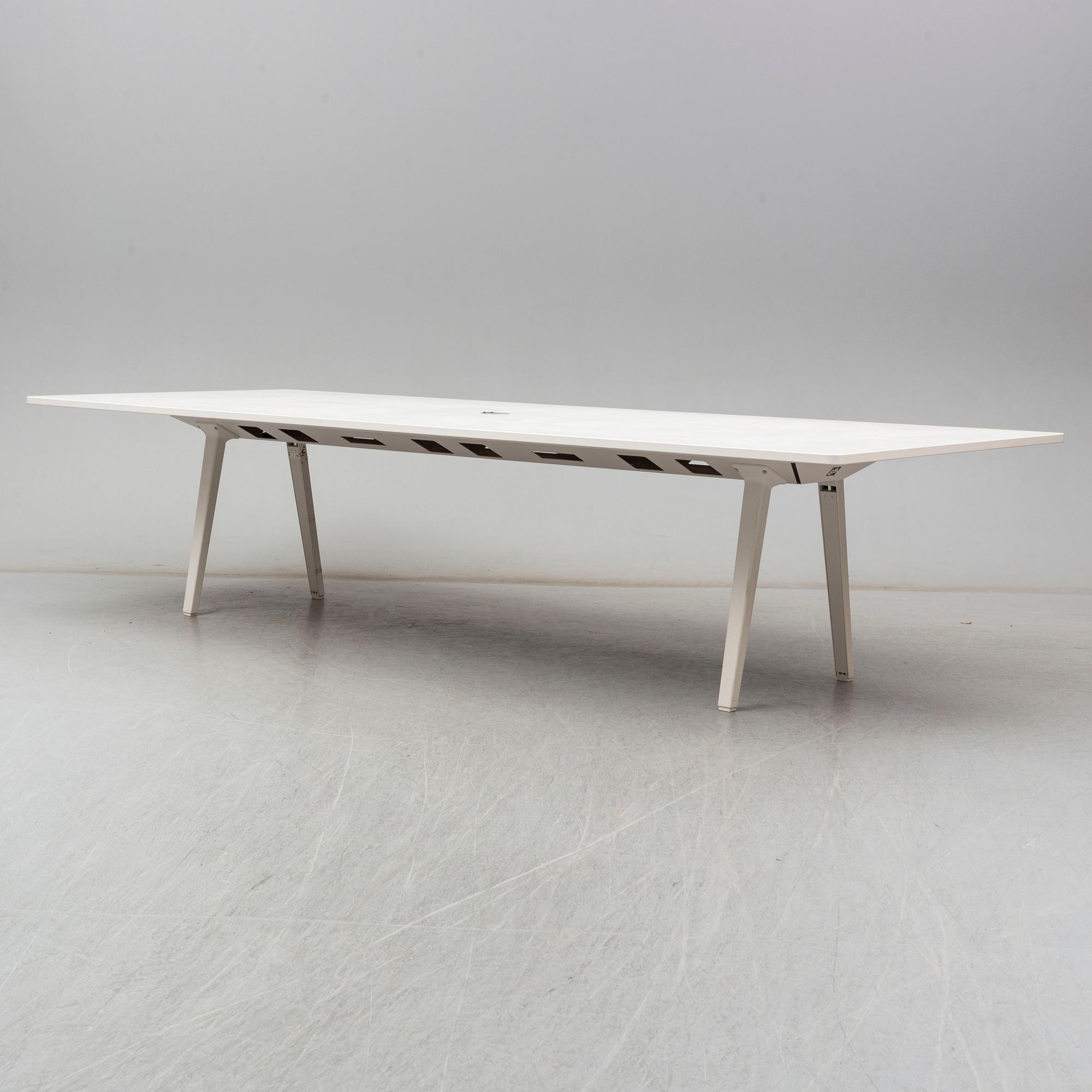 Ronan & Erwan Bouroullec, Vitra Joyn conference table, 2007.