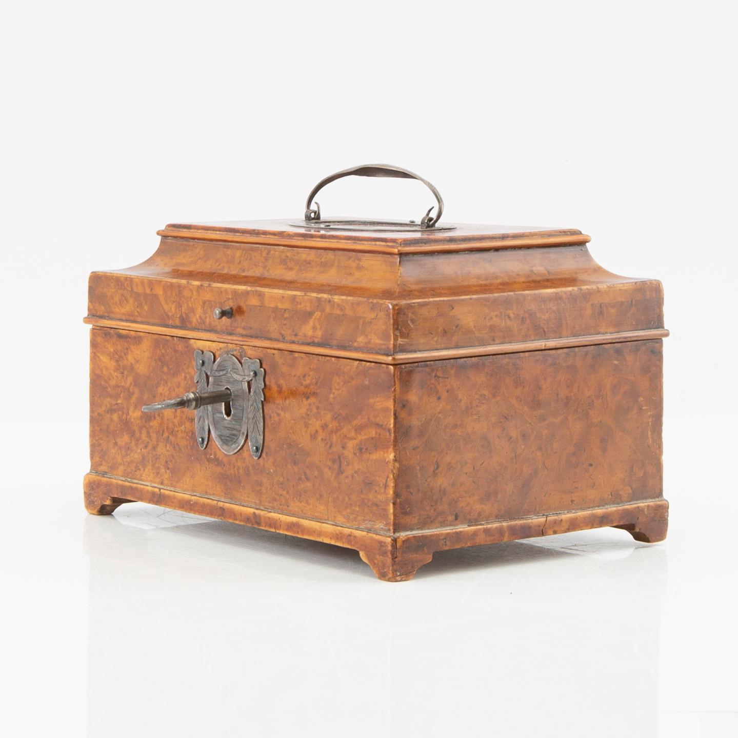 Box by Erik Malmberg (master in Köping 1789-1807) Late Gustavian.