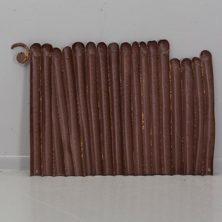Stig Lindberg, relief, förgyllt järn, Sverige 1960-tal.