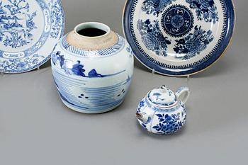 CHINESE ITEMS, 4 pieces, porcelain, 18th/19th century.