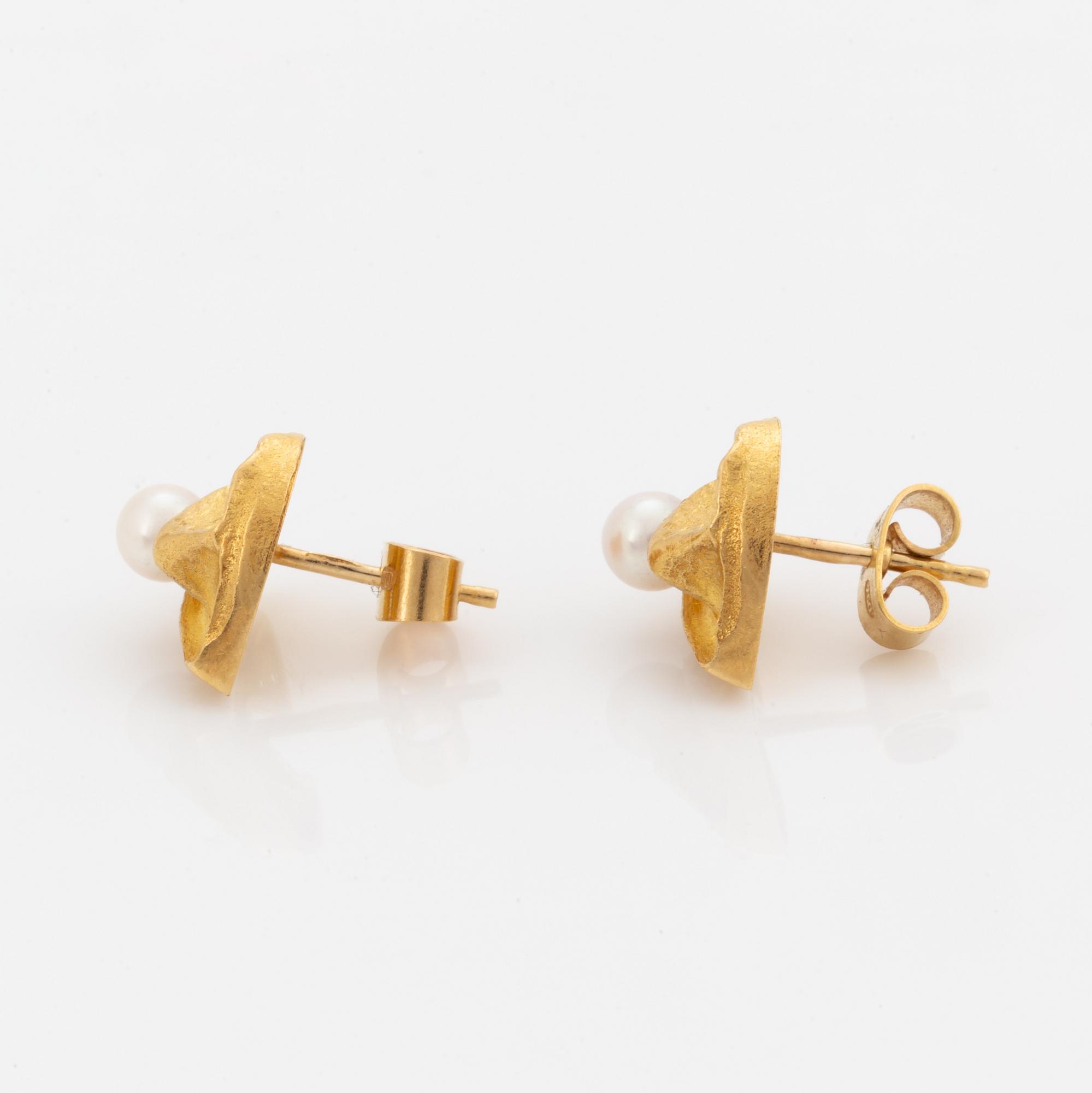 Lapponia, 18K gold and pearl earrings.