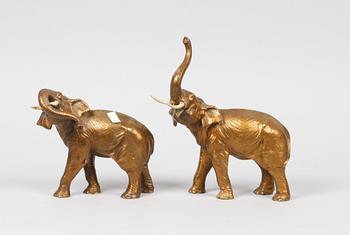 FIGURINER, 2 st, mässing, 1900-tal.