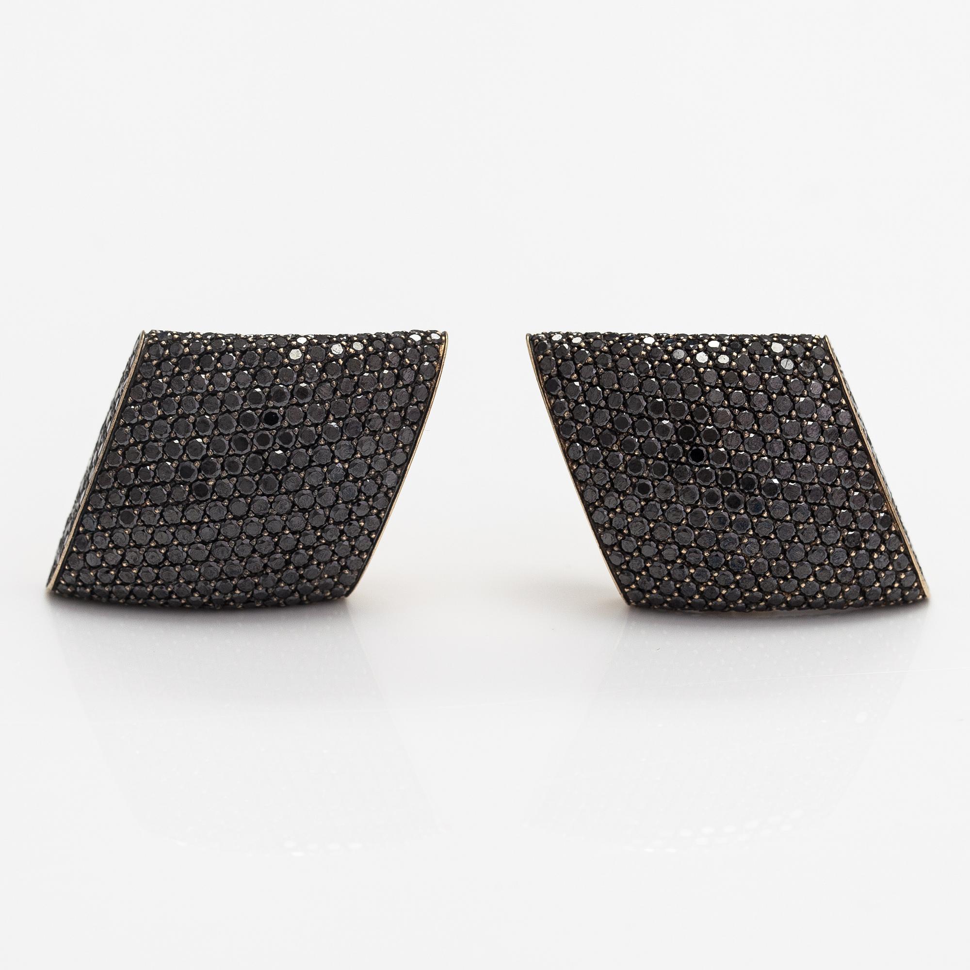 Vhernier, A pair of 18k gold "Fibula" earrings with black diamonds ca. 8.86 ct in total. Milano.