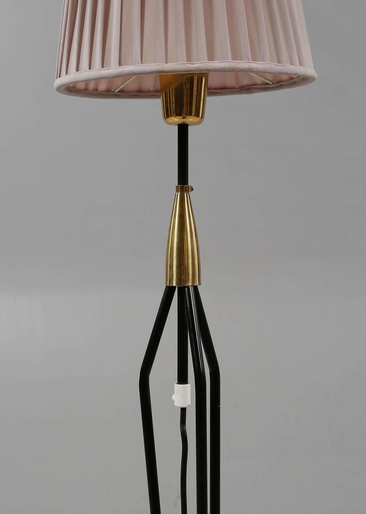 GOLVLAMPA, 1900-talets mitt till andra hälft.