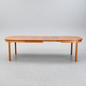 Carl Malmsten, a 'Ambassdör' walnut dining suite, Åfors Möbelfabrik.