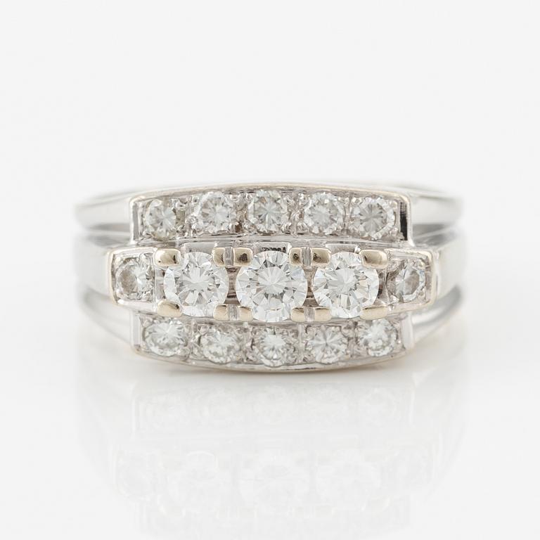 Ring, 18K white gold with brilliant-cut diamonds.