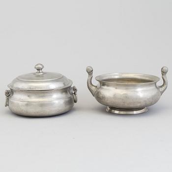GRÖTSKÅL OCH KALLSKÅL, tenn, 1800-tal.