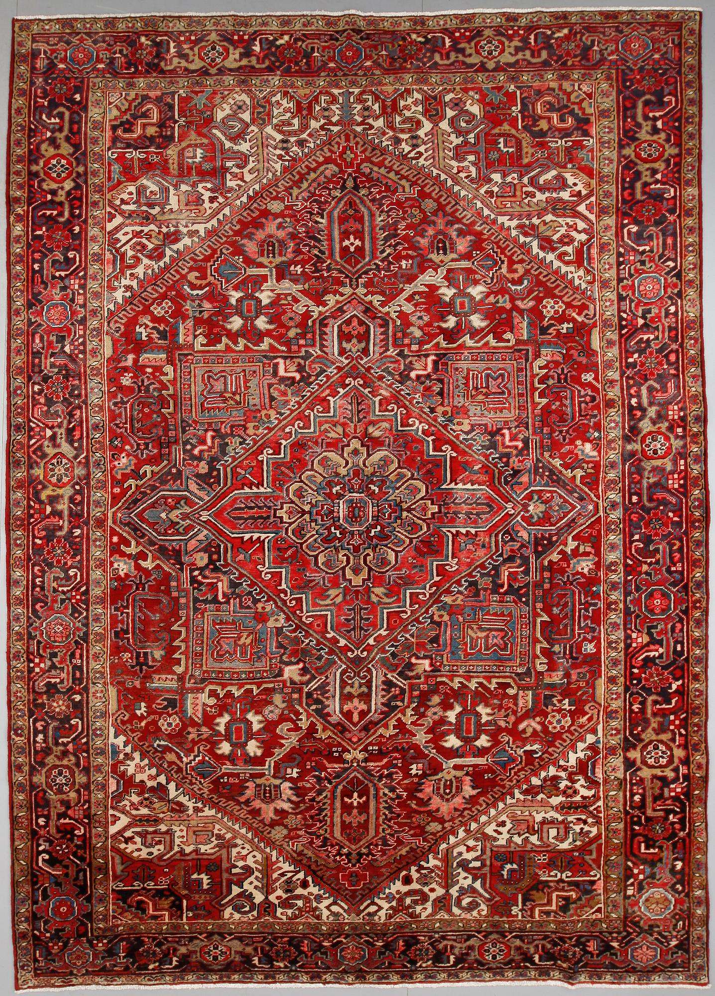 MATTA, Heriz, ca 380 x 266 cm.
