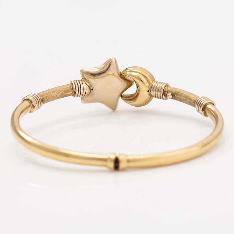 An 18K gold bracelet.