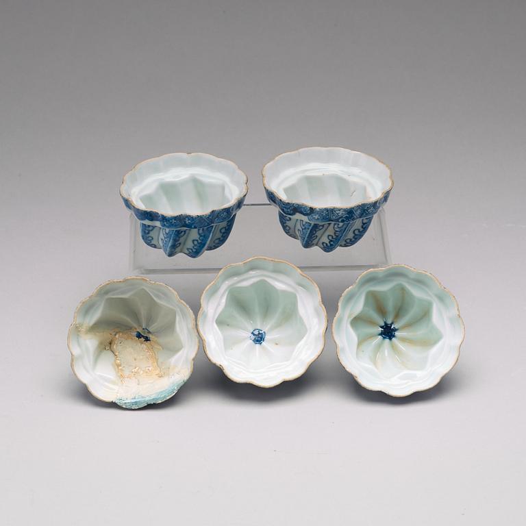 A set of five blue and white moulds, Qing dynasty, Qianlong (1736-95).