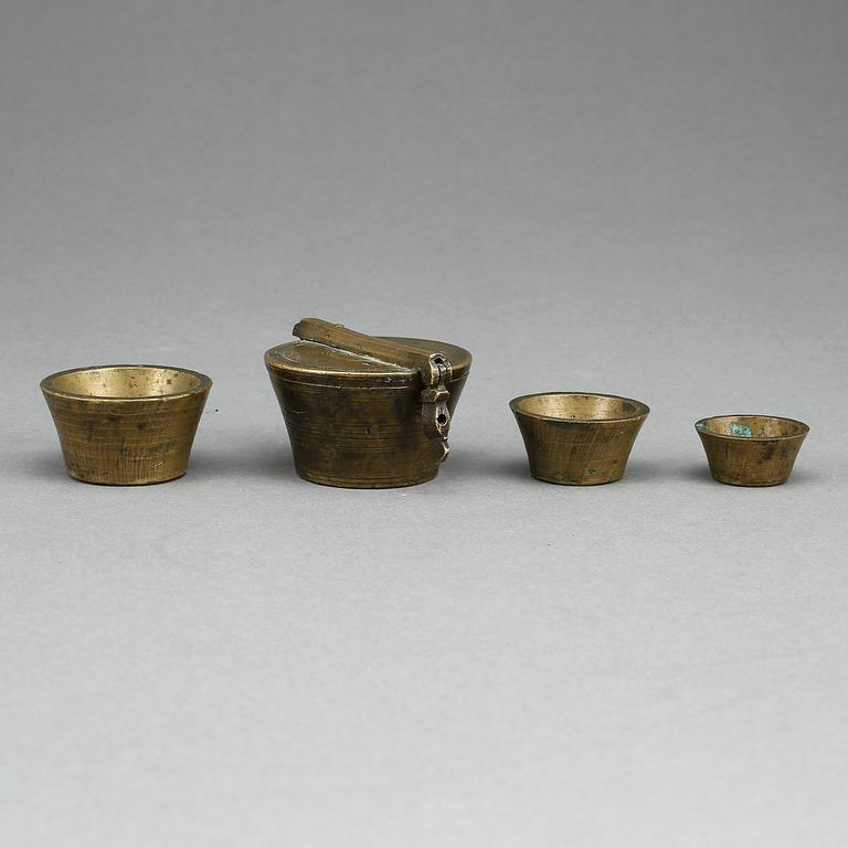 VIKTSATS, mässing, Sverige, med datering 1795.