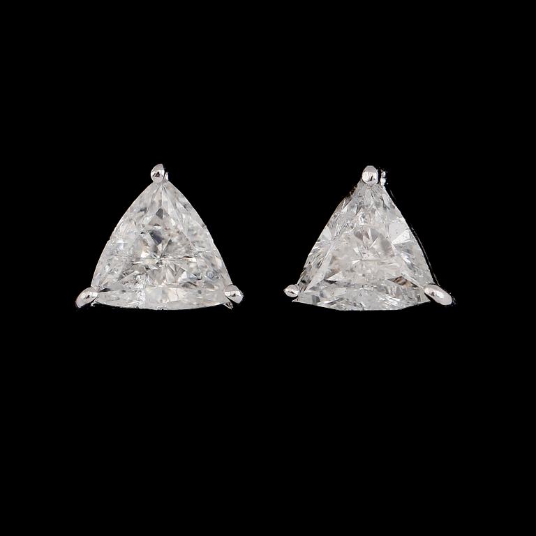 ÖRHÄNGEN, 1 par, 18K vitguld, trilliantslipade diamanter tot ca 2.02 ct.