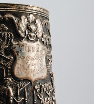MUGG, silver, troligen Kina, 1800-talets andra hälft, vikt 240 gram.