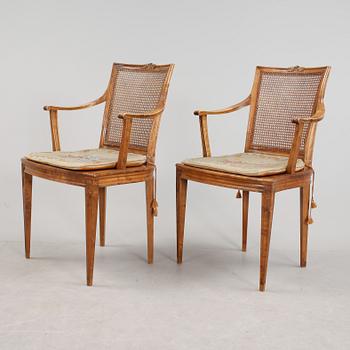 KARMSTOLAR, ett par, gustaviansk stil, 1900-talets första hälft.