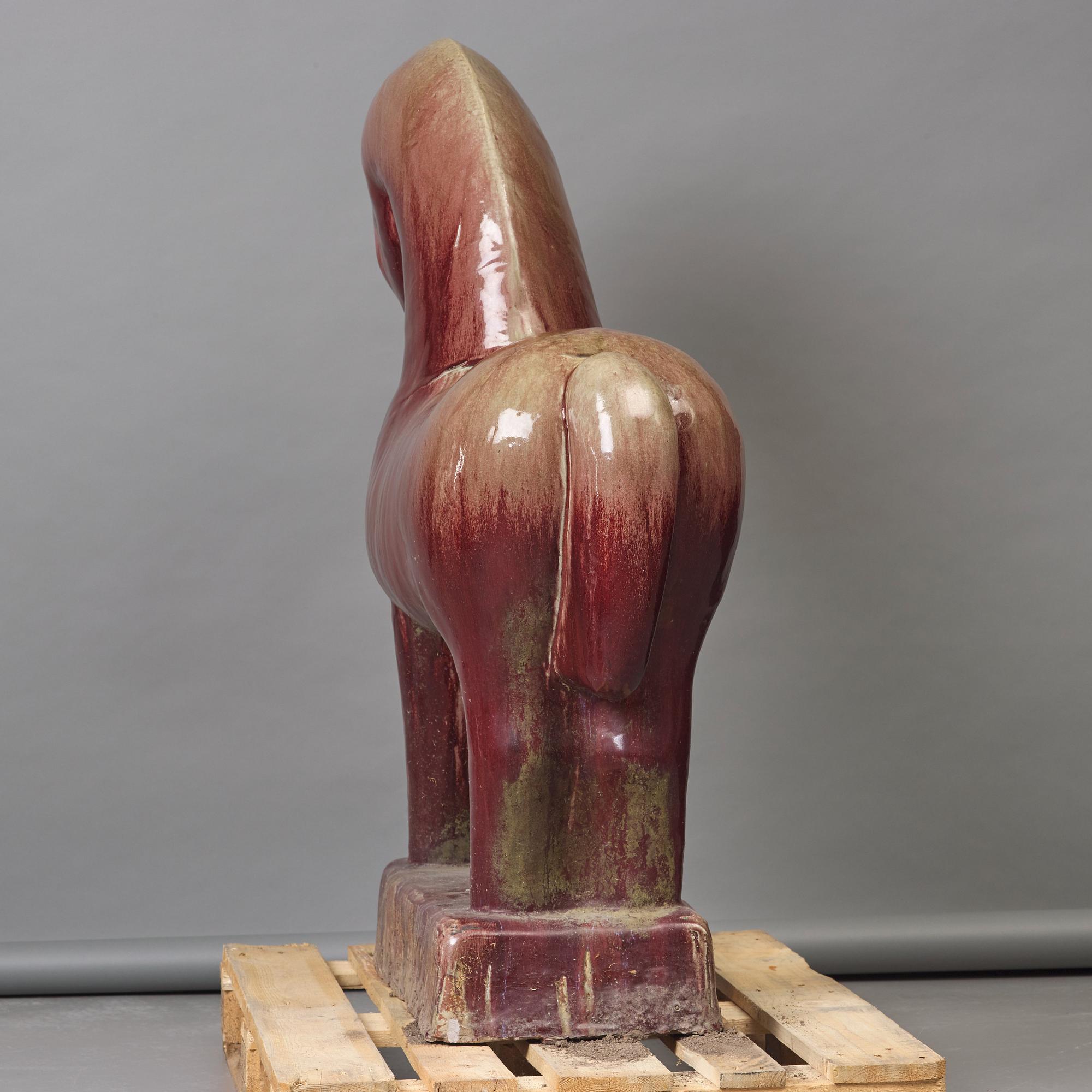 Ulla & Gustav Kraitz, a large stoneware sculpture of a horse, Fogdarp, Förslöv.